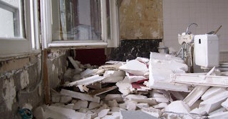 Демонтаж хрущевки в Обнинске - удаление старых полов и стен по выгодной цене от 1776 рублей.
